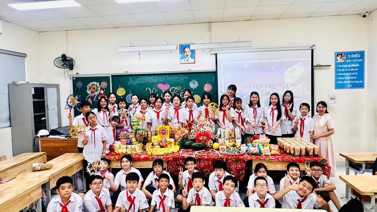 Mùa trăng đầu tiên dưới mái trường THCS Thành Công