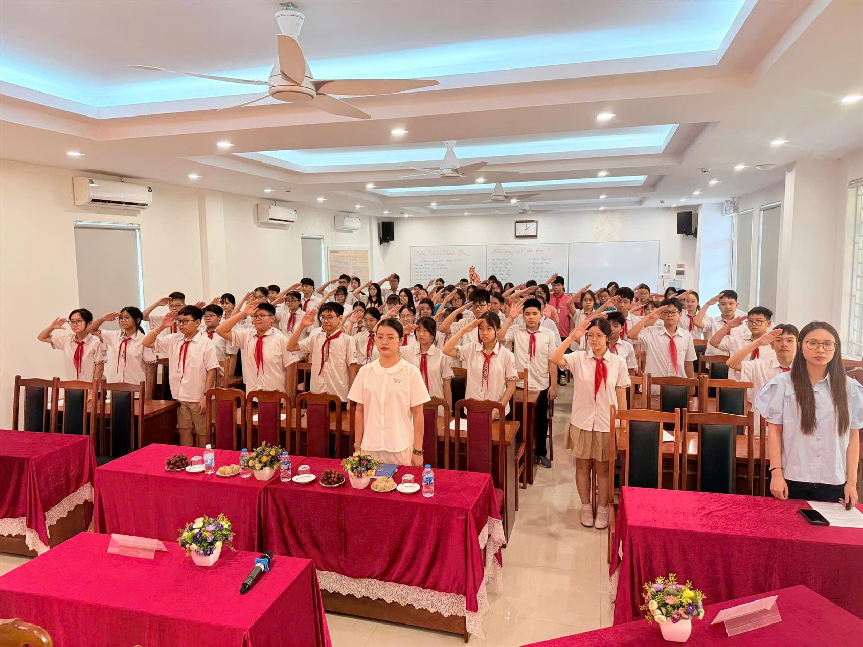 Đại hội chi đội mẫu lớp 8A7- niềm tự hào của những đội viên trong ngày trung thu