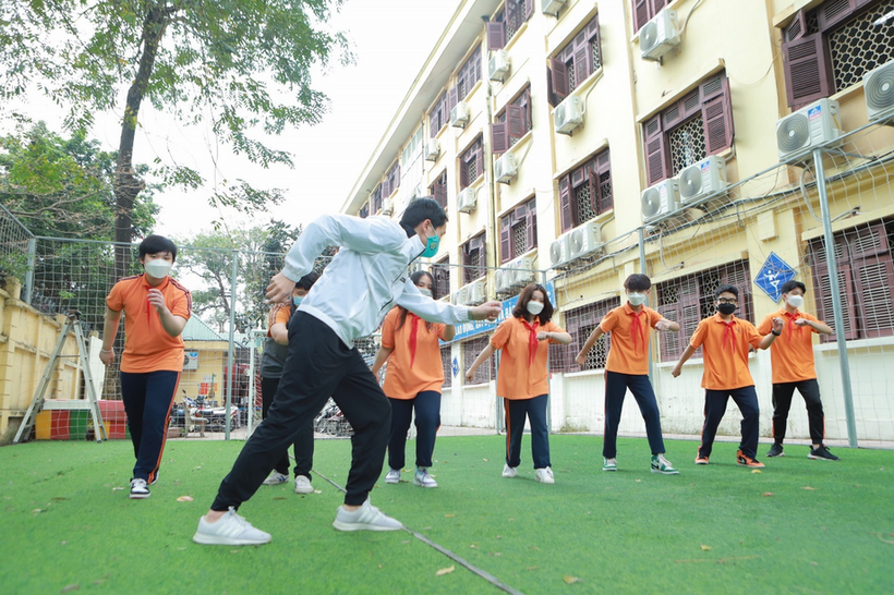 A picture containing grass, outdoor, group

Description automatically generated
