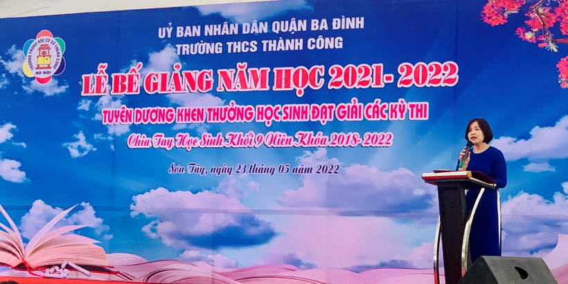D:\Lưu 2021\Bài đăng website\Bế giảng\Cô Ngọc Anh phát biểu.jpg