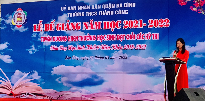 D:\Lưu 2021\Bài đăng website\Bế giảng\Cô Như phát biểu.jpg