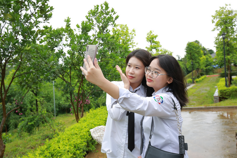 D:\Lưu 2021\Bài đăng website\Bế giảng\Khoảnh khắc đáng nhớ 1.png
