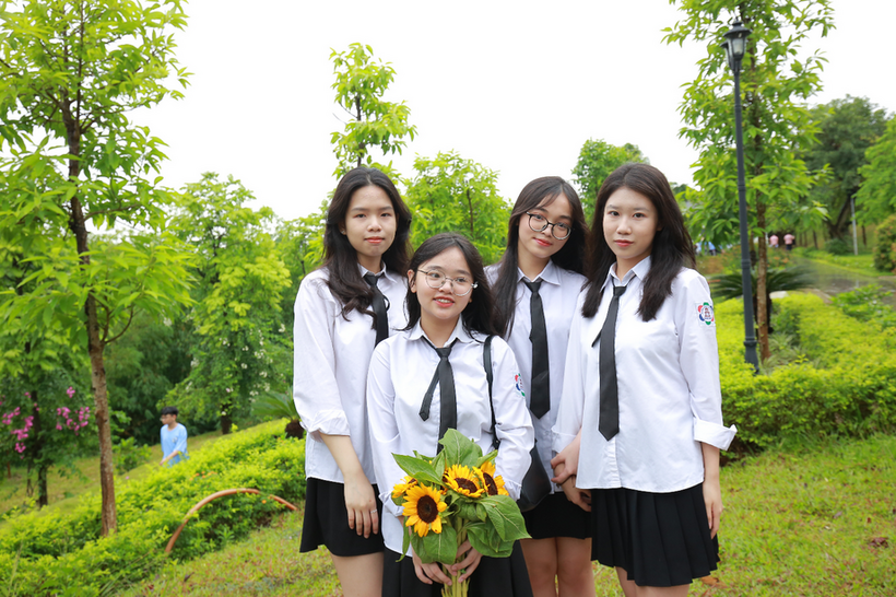 D:\Lưu 2021\Bài đăng website\Bế giảng\Khoảnh khắc đáng nhớ.png
