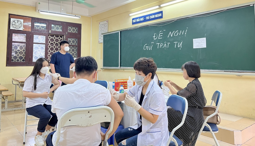 A group of people sitting in a classroom

Description automatically generated with low confidence