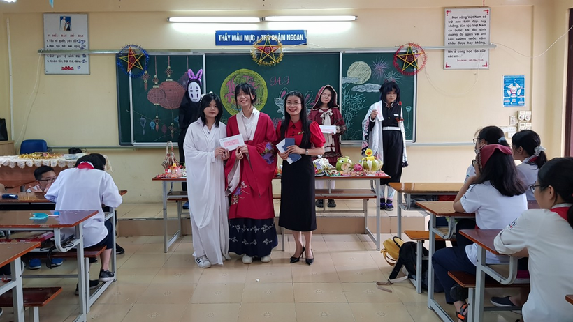 C:\Users\Asus.DESKTOP-4MVKPA5\Desktop\Trung thu 9A9\Hoá trang\z3712170578948_25fb9188501f104a40f566e1aa6c2993.jpg