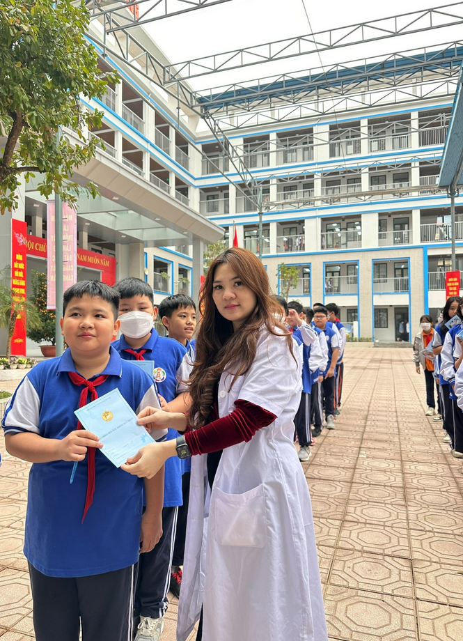 C:\Users\Admin\Pictures\Ảnh Ngân (2).jpg