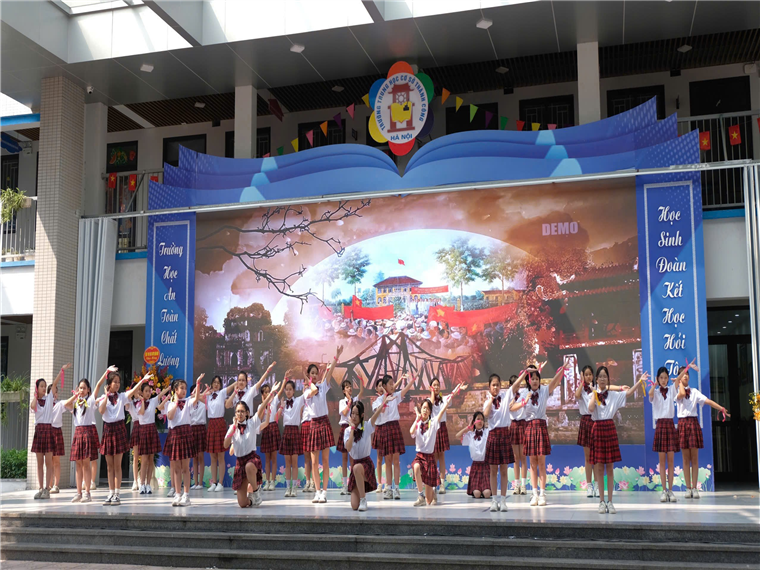 A group of girls performing on stage

Description automatically generated