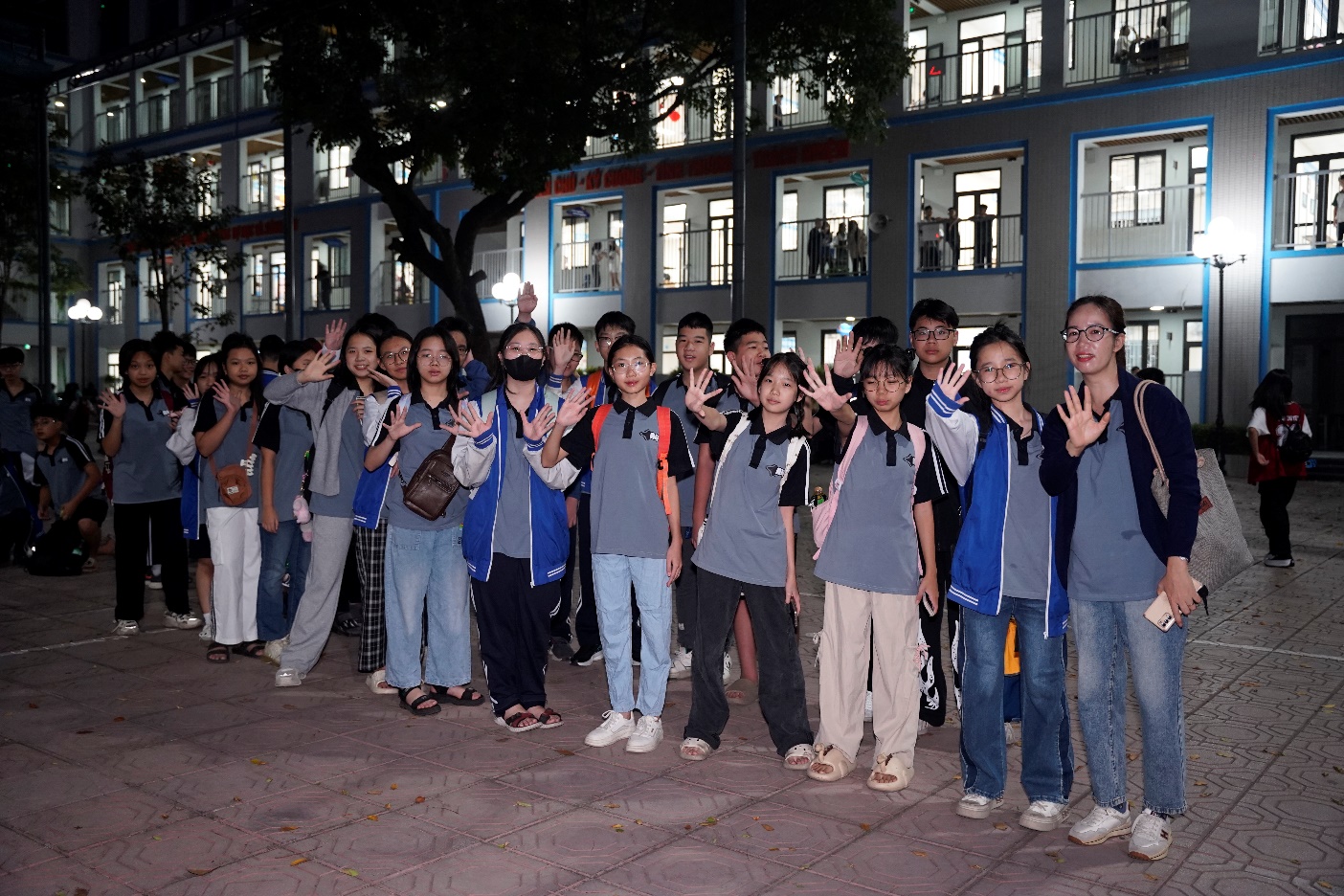 C:\Users\Nguyễn Thu Hòa\Downloads\_TDA5615.JPG
