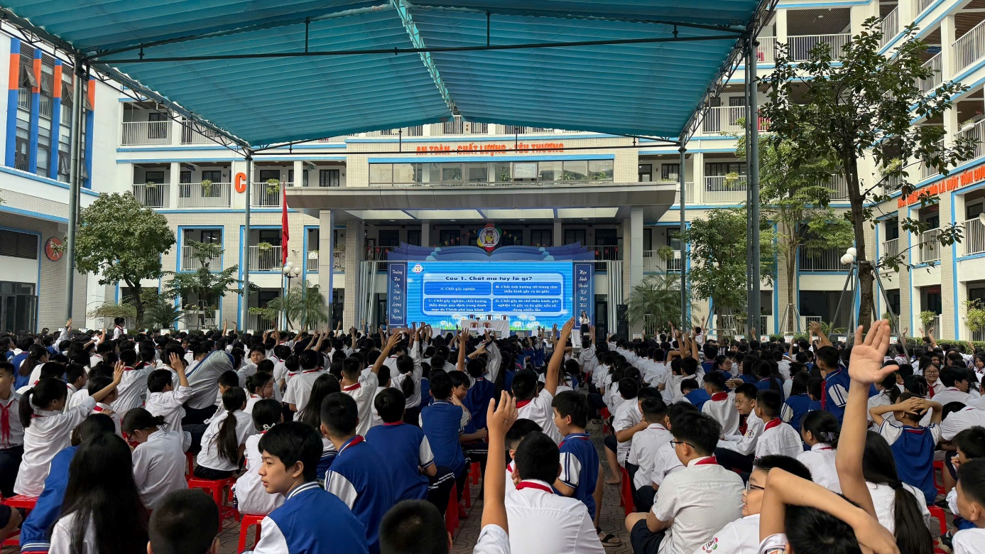 C:\Users\Nguyễn Thu Hòa\Desktop\z6020095781582_ec6cf96ebb1e6bab7c6917b2630130b2.jpg