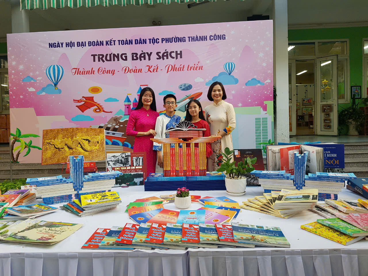 C:\Users\Nguyễn Thu Hòa\Desktop\z6028849439408_834a5eb09b0e86d37d5792cb89529f45.jpg