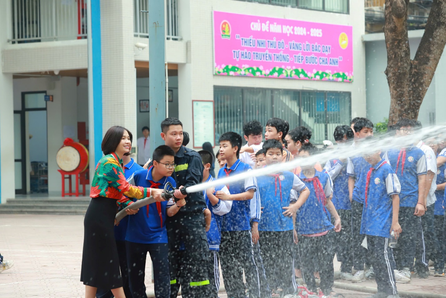 C:\Users\Nguyễn Thu Hòa\Desktop\z6033925726857_995897721c6d3221d9c1bd9a4340d3cd.jpg