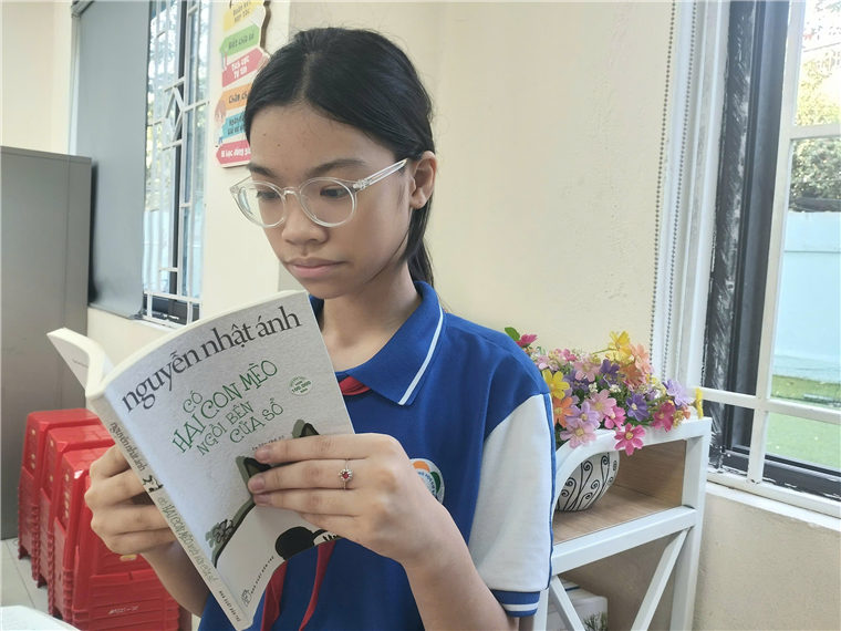 A child reading a book

Description automatically generated
