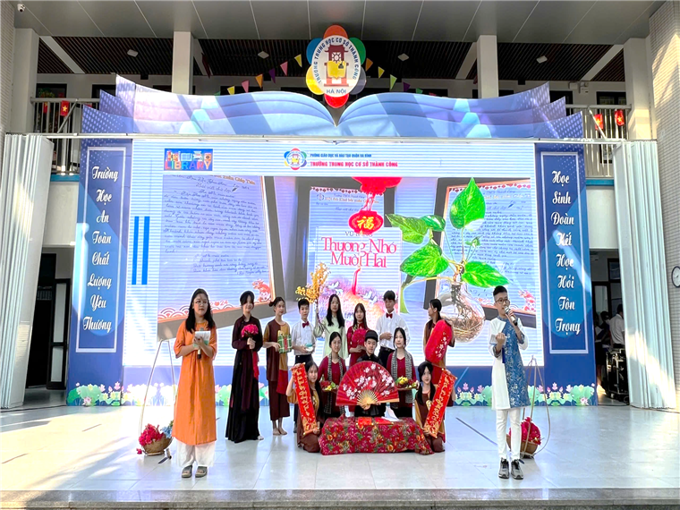 Ảnh có chứa Khiêu vũ, người, trang phục, sân khấu

Mô tả được tạo tự động