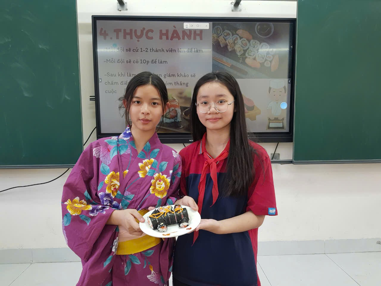 Ảnh có chứa người, trang phục, Mặt người, cười

Mô tả được tạo tự động
