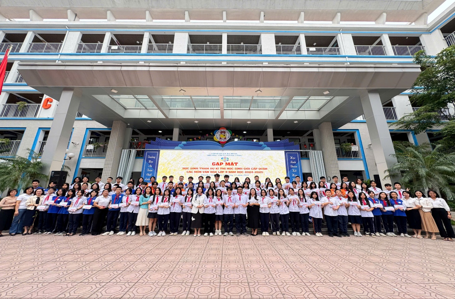 C:\Users\Nguyễn Thu Hòa\Desktop\z5997180482454_d1b22dd89e8fe69ac0fb8a6c455d8e31.jpg