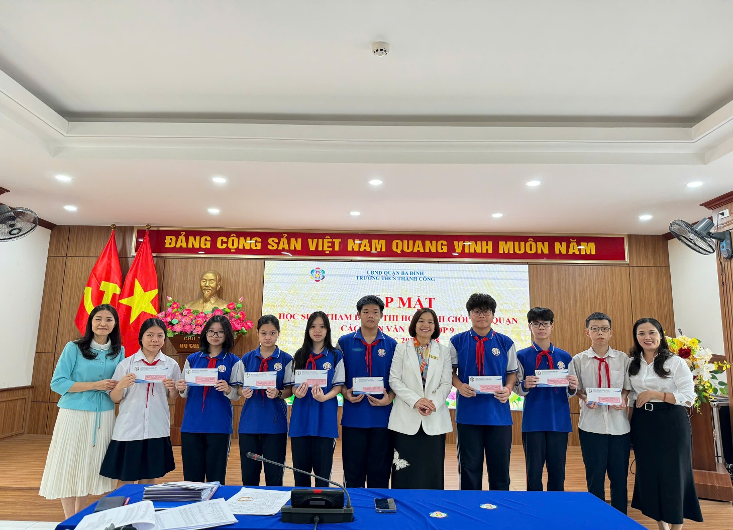 C:\Users\Nguyễn Thu Hòa\Desktop\z5997394124653_b30f0c7fb386586e7b0de3b80e824650.jpg