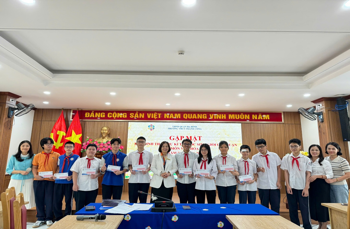 C:\Users\Nguyễn Thu Hòa\Desktop\z5997178922958_d624f1dbe5405a765c1a8ad893728c59.jpg