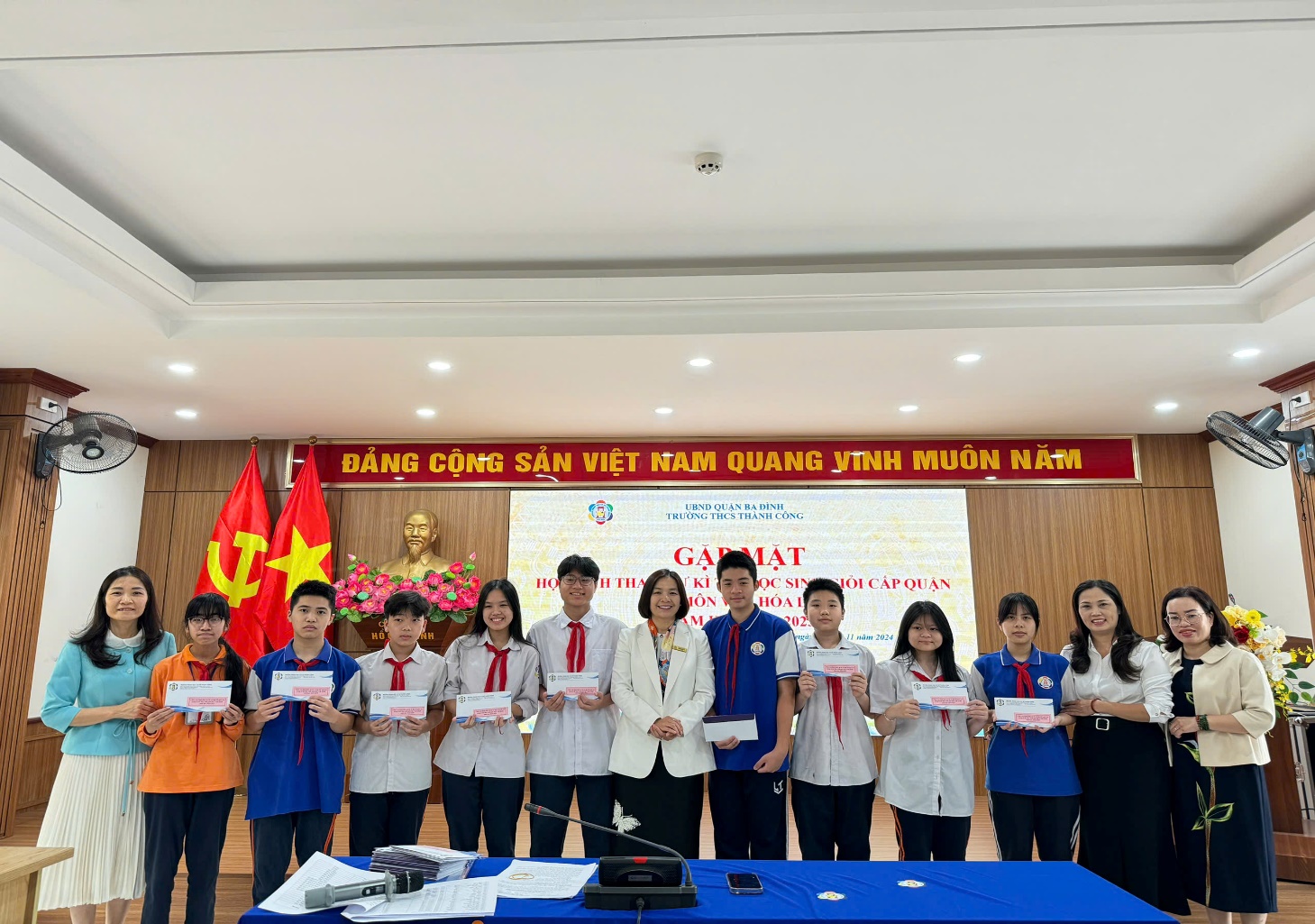 C:\Users\Nguyễn Thu Hòa\Desktop\z5997180447470_7386b3cb42fc227a963564aa1b229214.jpg