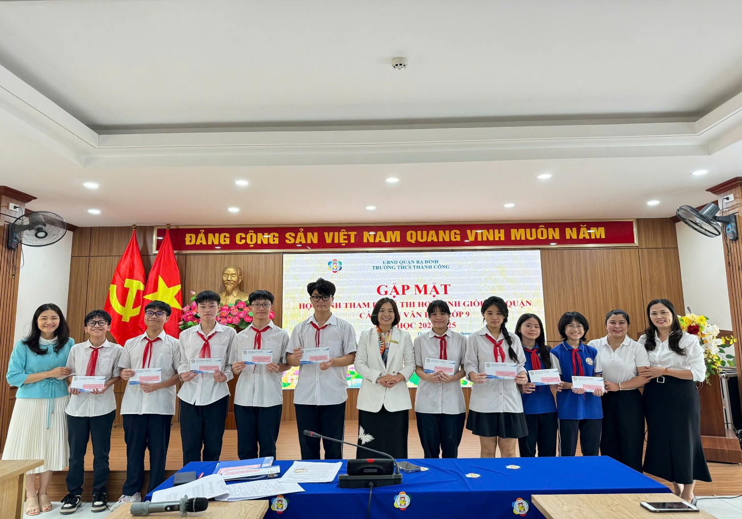 C:\Users\Nguyễn Thu Hòa\Desktop\z5997180041717_a4dad70090d056e63796253dec0cd43d.jpg