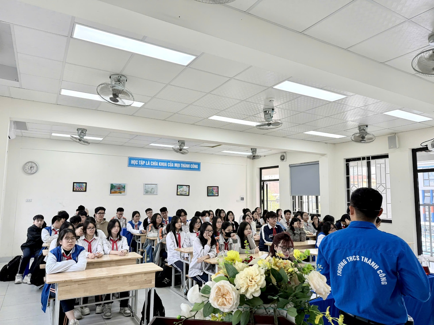 C:\Users\Nguyễn Thu Hòa\Desktop\z6234419526410_730fd79dd39593120201bca9f062c0d0.jpg