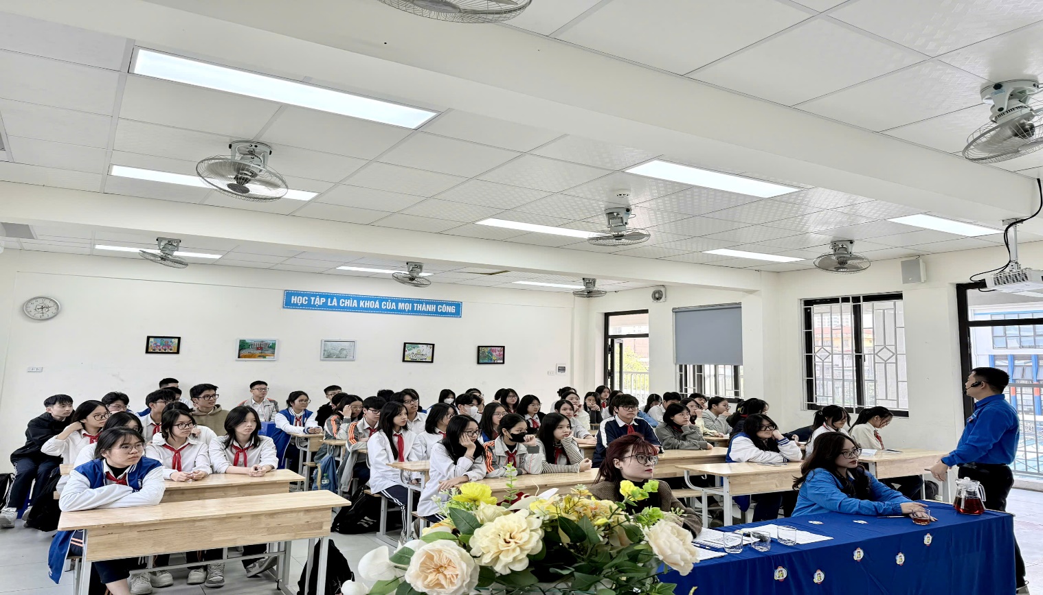 C:\Users\Nguyễn Thu Hòa\Desktop\z6234419526411_99d0a0068ab432d8c9327b0ecaa74cab.jpg