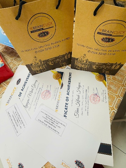 Ảnh có chứa văn bản, bức thư, giấy, Sản phẩm từ giấy

Mô tả được tạo tự động
