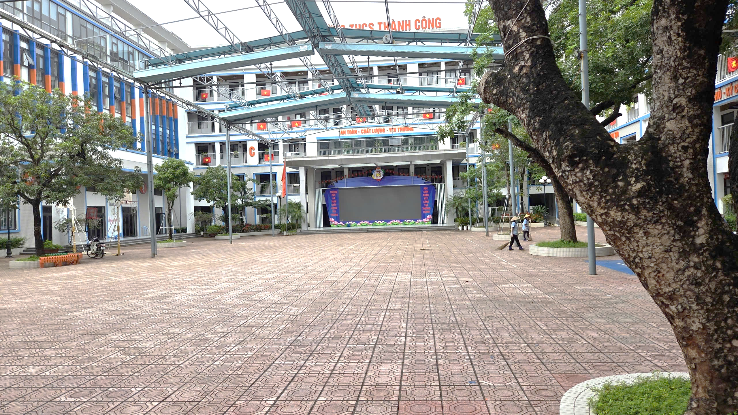 Ảnh có chứa ngoài trời, mặt đất, thành phố, cây cối

Nội dung do AI tạo ra có thể không chính xác.