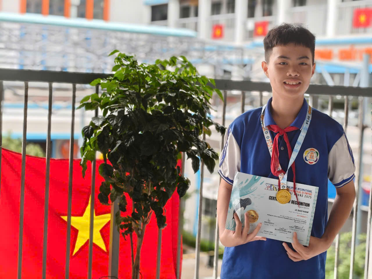 Ảnh có chứa trang phục, người, Mặt người, tòa nhà

Nội dung do AI tạo ra có thể không chính xác.