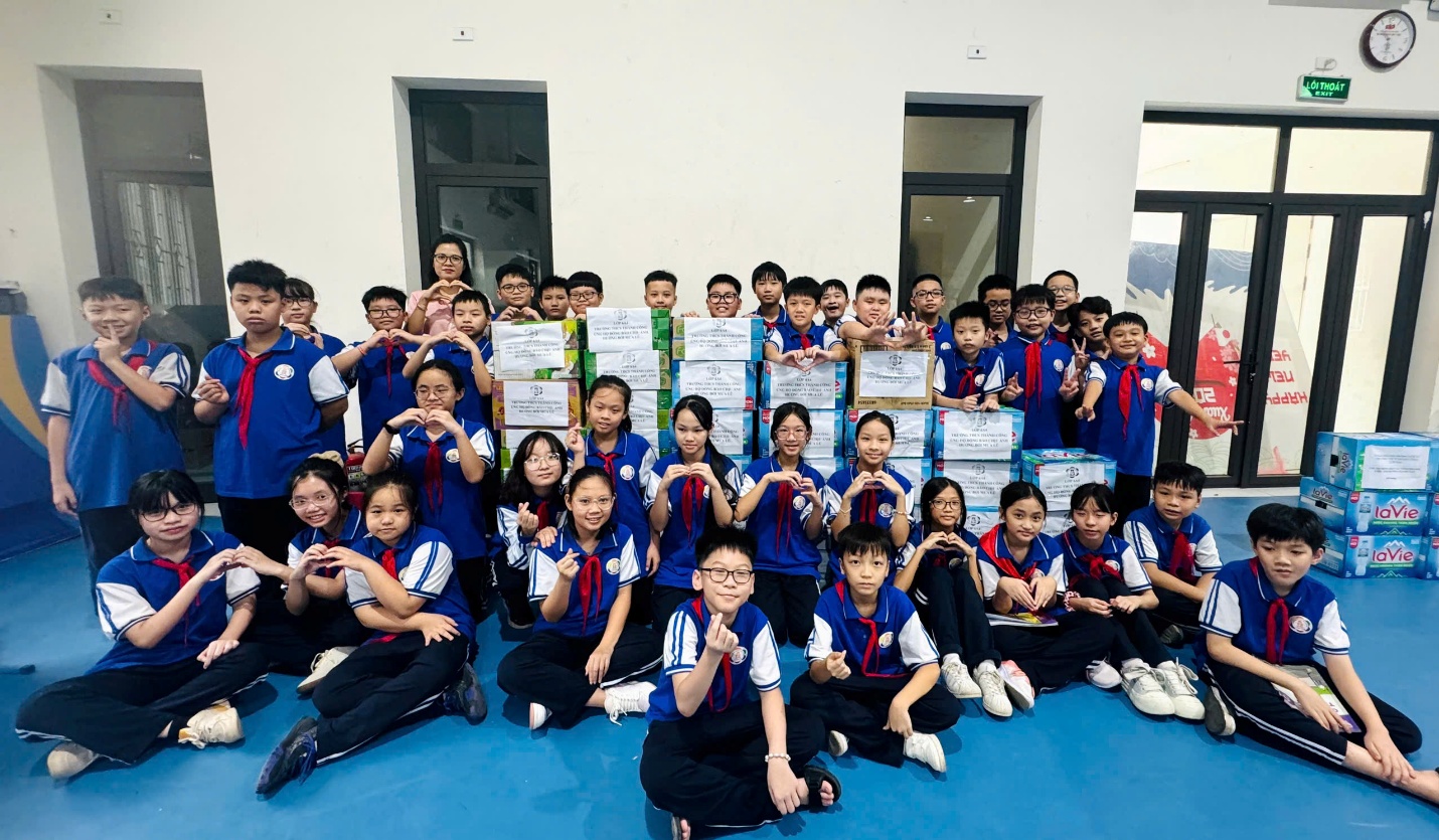 C:\Users\Nguyễn Thu Hòa\Downloads\z7113979210974_398bc4ecf45985671d5690104b87cbf0.jpg