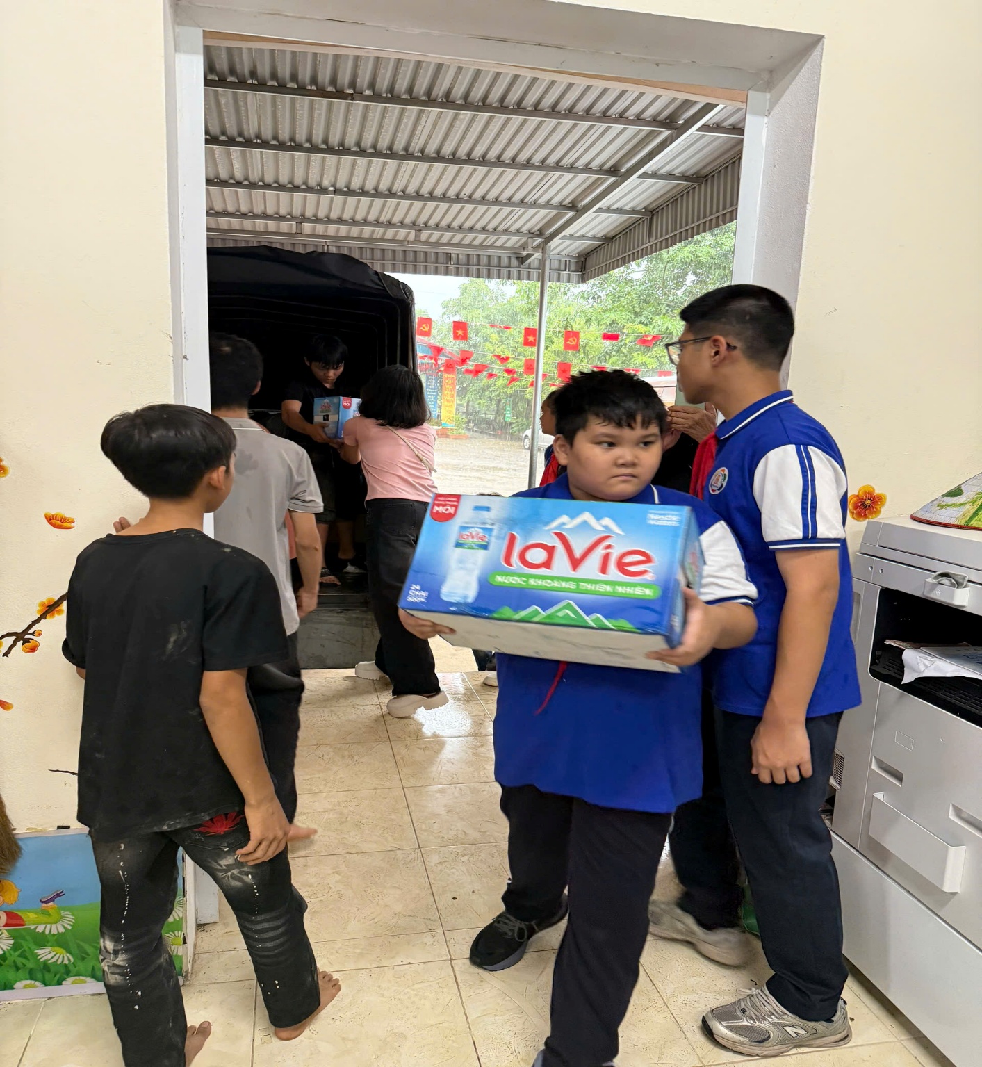 C:\Users\Nguyễn Thu Hòa\Downloads\z7112197112296_d8f091371ad9b768db0514bb876eb881.jpg