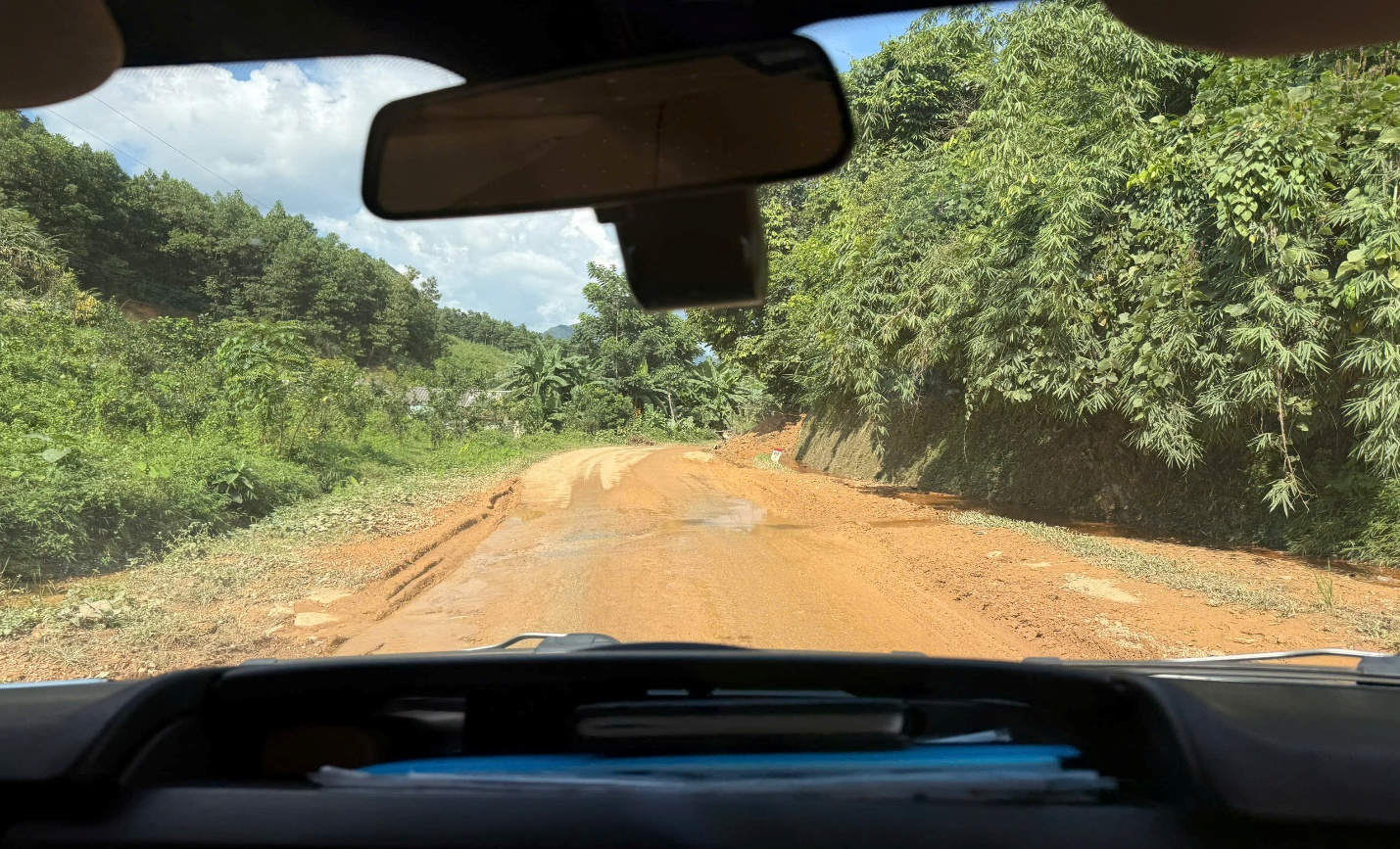 C:\Users\Nguyễn Thu Hòa\Downloads\z7114052368934_a46ffe94945aaeea44a9da29af87ec2c.jpg