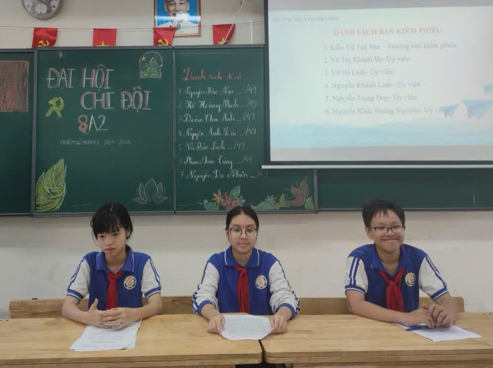 A group of children sitting at a desk in front of a chalkboard

AI-generated content may be incorrect.