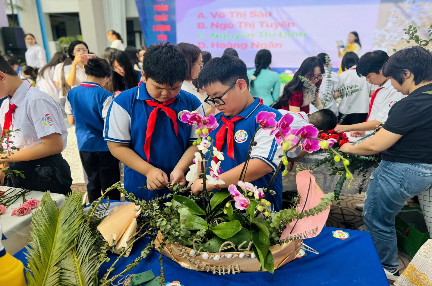 C:\Users\Nguyễn Thu Hòa\Desktop\z7135109943972_c425a800a45d964346a62d3650870569.jpg