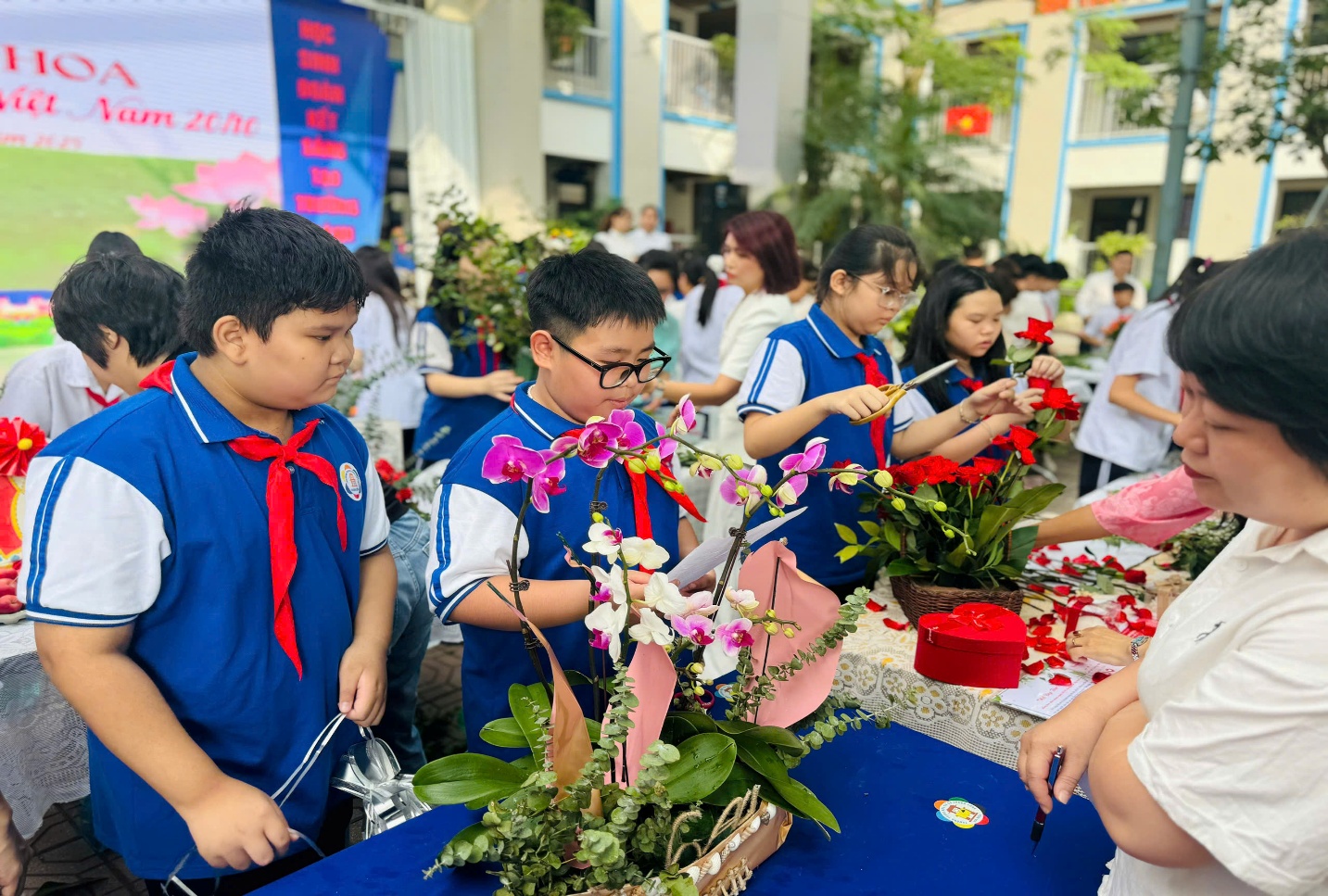 C:\Users\Nguyễn Thu Hòa\Desktop\z7135109972694_d395c2883e1aac9ddcf86f1466f609ca.jpg