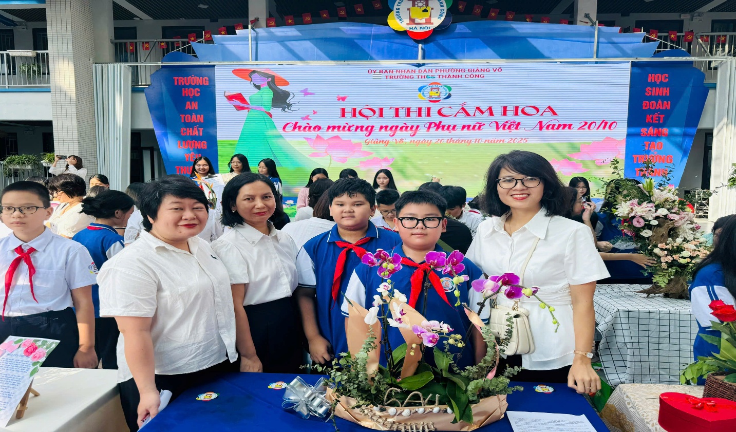 C:\Users\Nguyễn Thu Hòa\Desktop\z7135109955443_5ea23b9fd165752e69bc4007dcb444e9.jpg