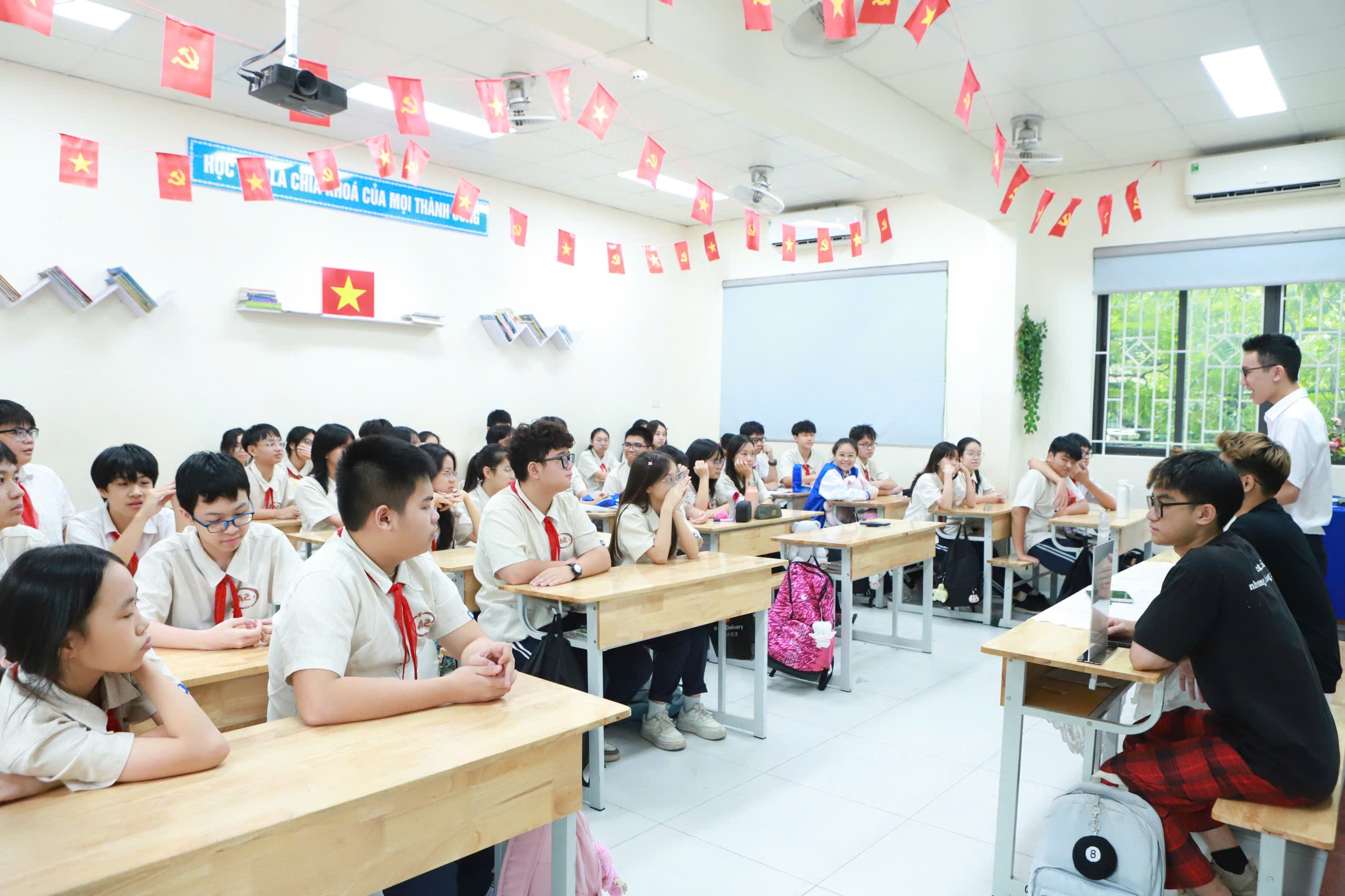 A group of students in a classroom

AI-generated content may be incorrect.