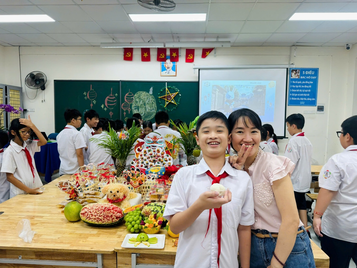 C:\Users\Nguyễn Thu Hòa\Downloads\z7079370912399_b1da2ae2d96a708e86937f5f15a0b8d3.jpg