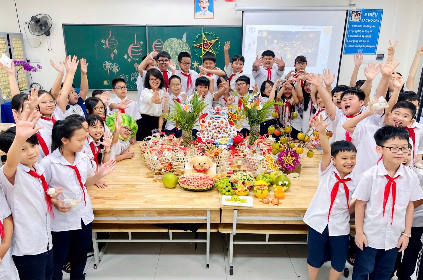 C:\Users\Nguyễn Thu Hòa\Downloads\z7079370931072_dc63c98596d6447d30e77e325945627e.jpg