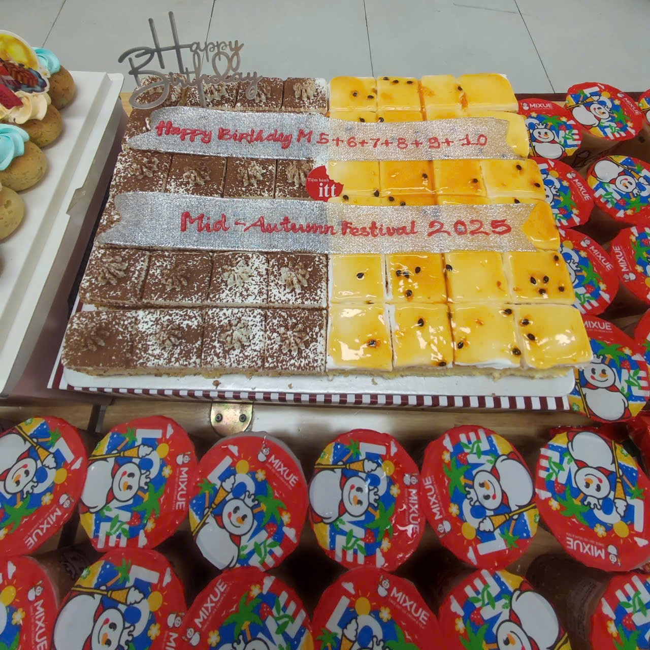 A tray of food on a table

AI-generated content may be incorrect.