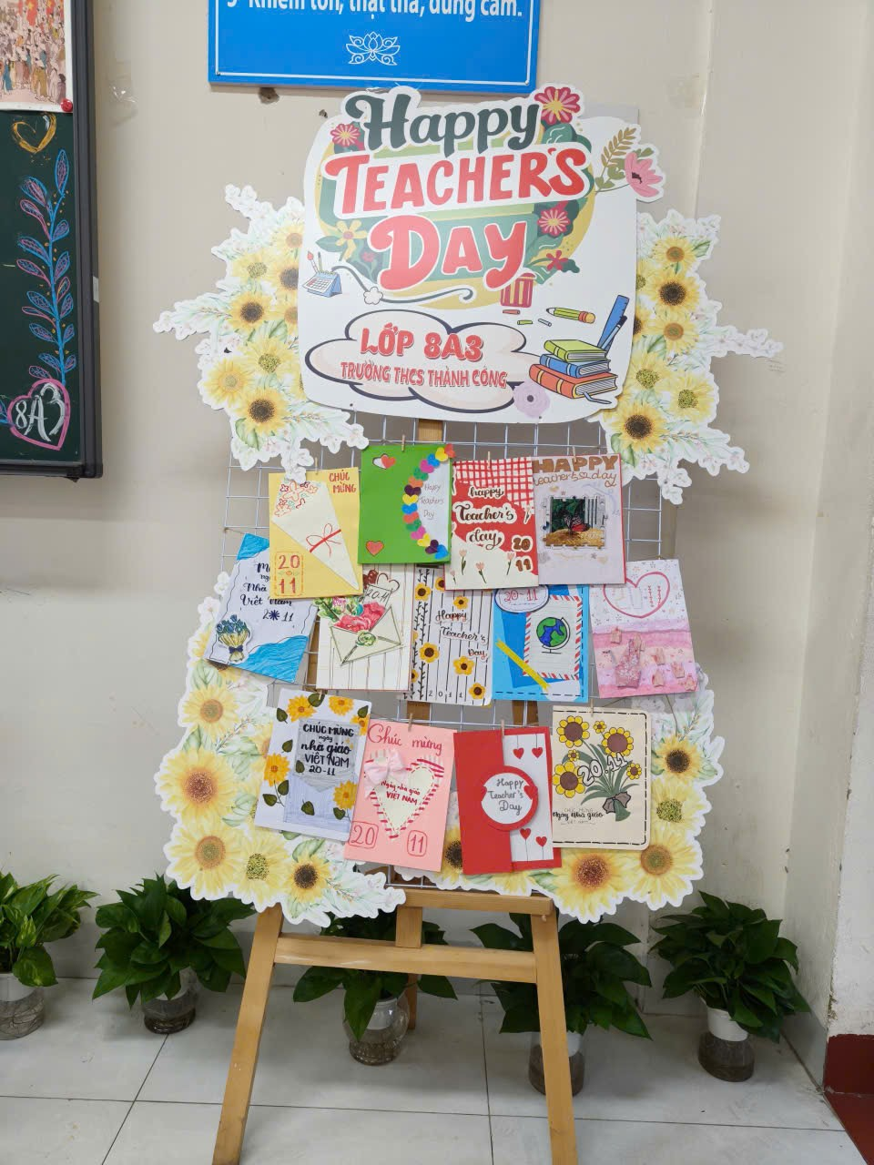 Ảnh có chứa văn bản, Thiết kế hoa cỏ, tường, hoa

Nội dung do AI tạo ra có thể không chính xác.