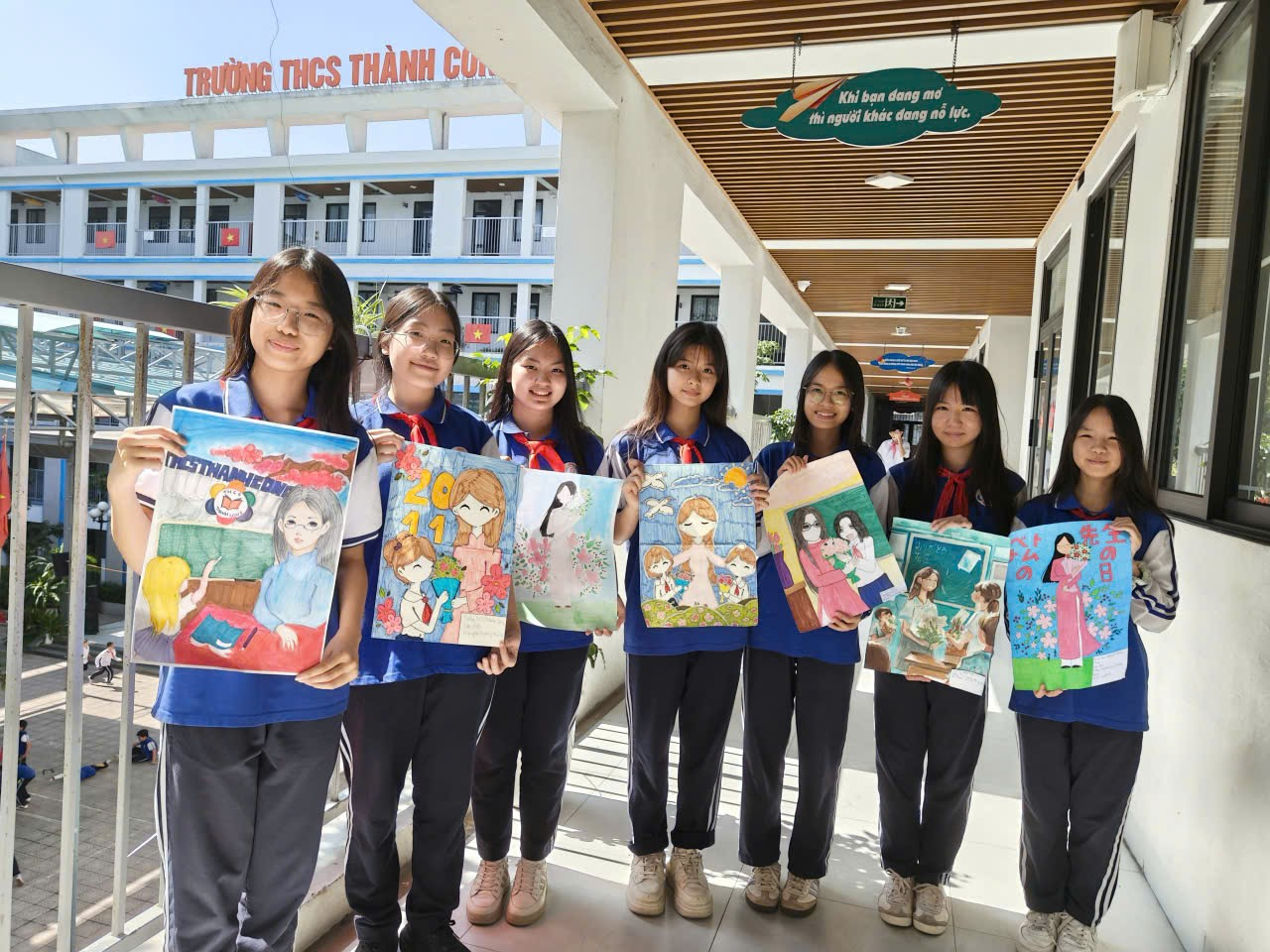 Ảnh có chứa trang phục, người, cười, Mặt người

Nội dung do AI tạo ra có thể không chính xác.