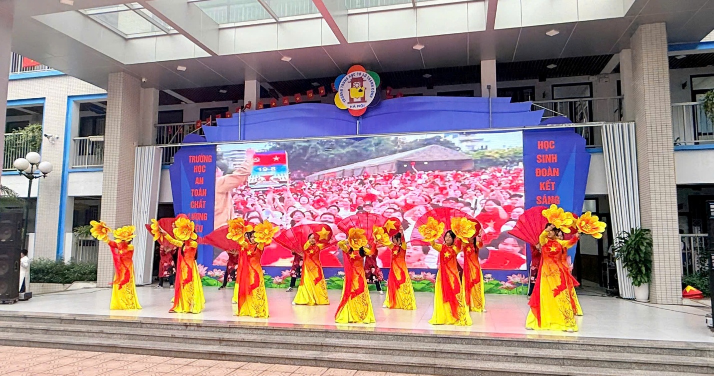 C:\Users\Nguyễn Thu Hòa\Downloads\z7232010210975_ea8c0cb8efccded7109c9fe91babc7b1.jpg