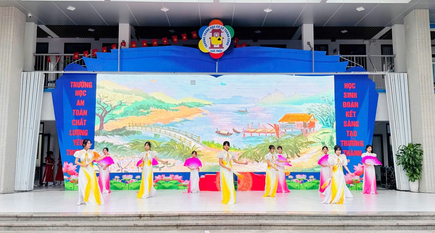 C:\Users\Nguyễn Thu Hòa\Desktop\z7232737959903_8aecc1c2996198af0868f30035a5bc81.jpg