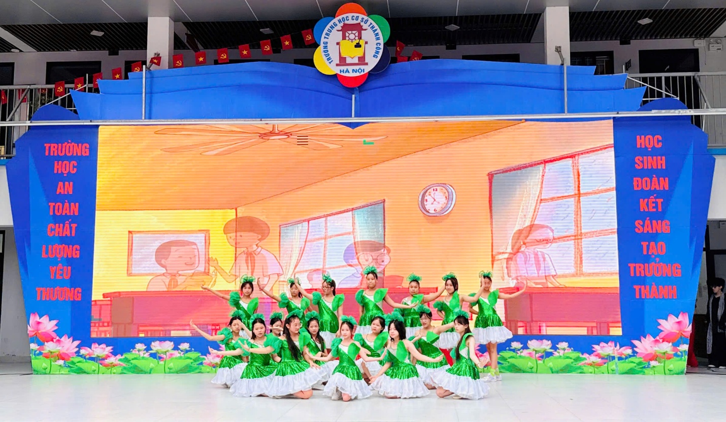 C:\Users\Nguyễn Thu Hòa\Desktop\z7232737940004_507ffad7d4efc2bc24fb723cc4ada740.jpg