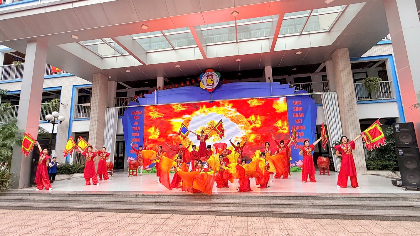 C:\Users\Nguyễn Thu Hòa\Downloads\z7232010242653_ed22e9ca4fd34573a562e4c03baab6d3.jpg