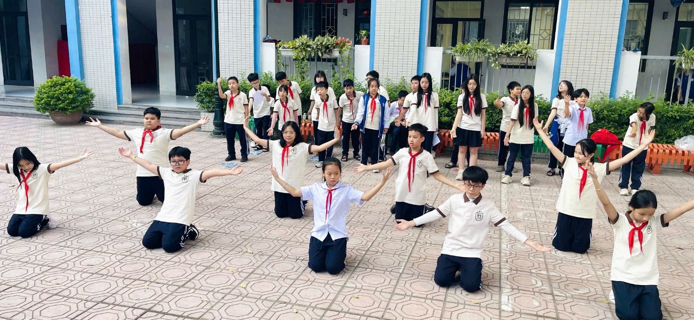 C:\Users\Nguyễn Thu Hòa\Desktop\z7235293195366_44c3feb8edb972b928435f0735e74eae.jpg