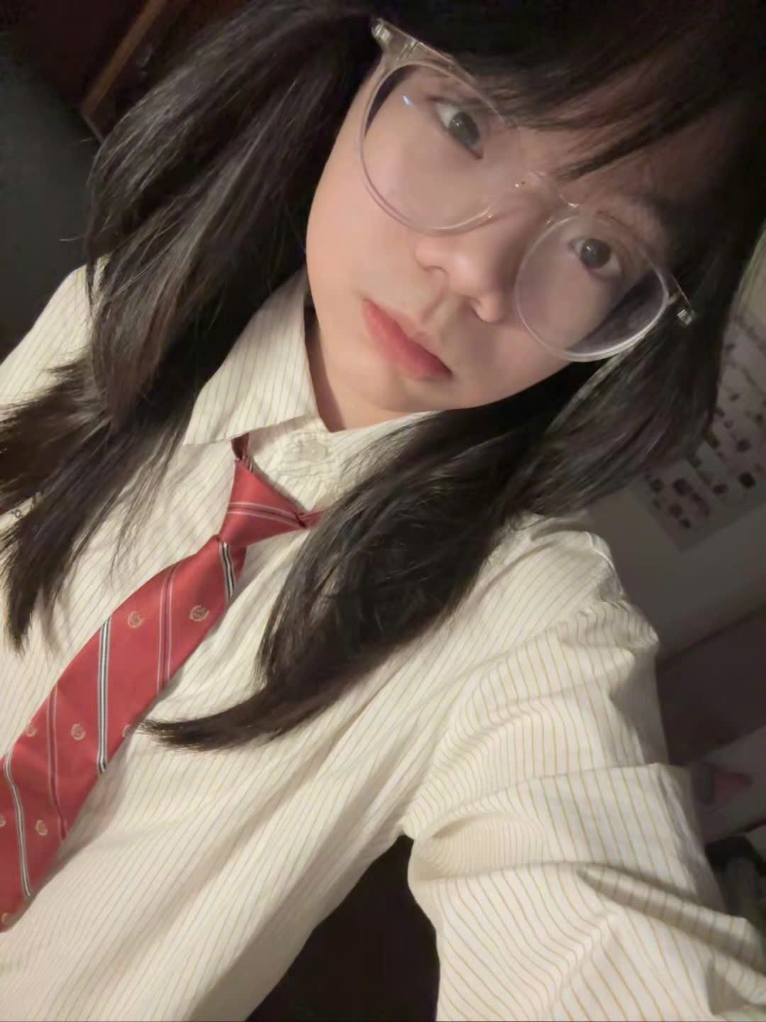 A child wearing glasses and a tie

AI-generated content may be incorrect.