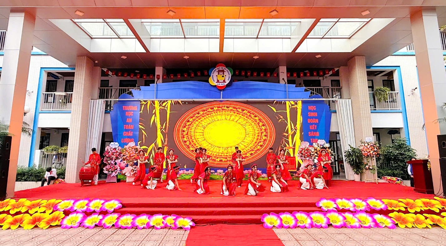 C:\Users\Nguyễn Thu Hòa\Desktop\z7245406929775_d0e0666bfe61c2c78bbb2ec18241881f.jpg