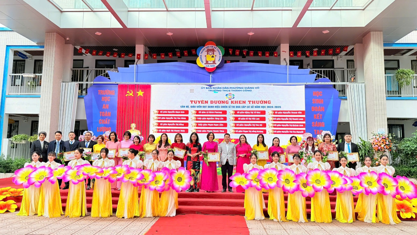 C:\Users\Nguyễn Thu Hòa\Downloads\z7245197679596_22b54e391c3f457682f38bc9d9d1d26b.jpg