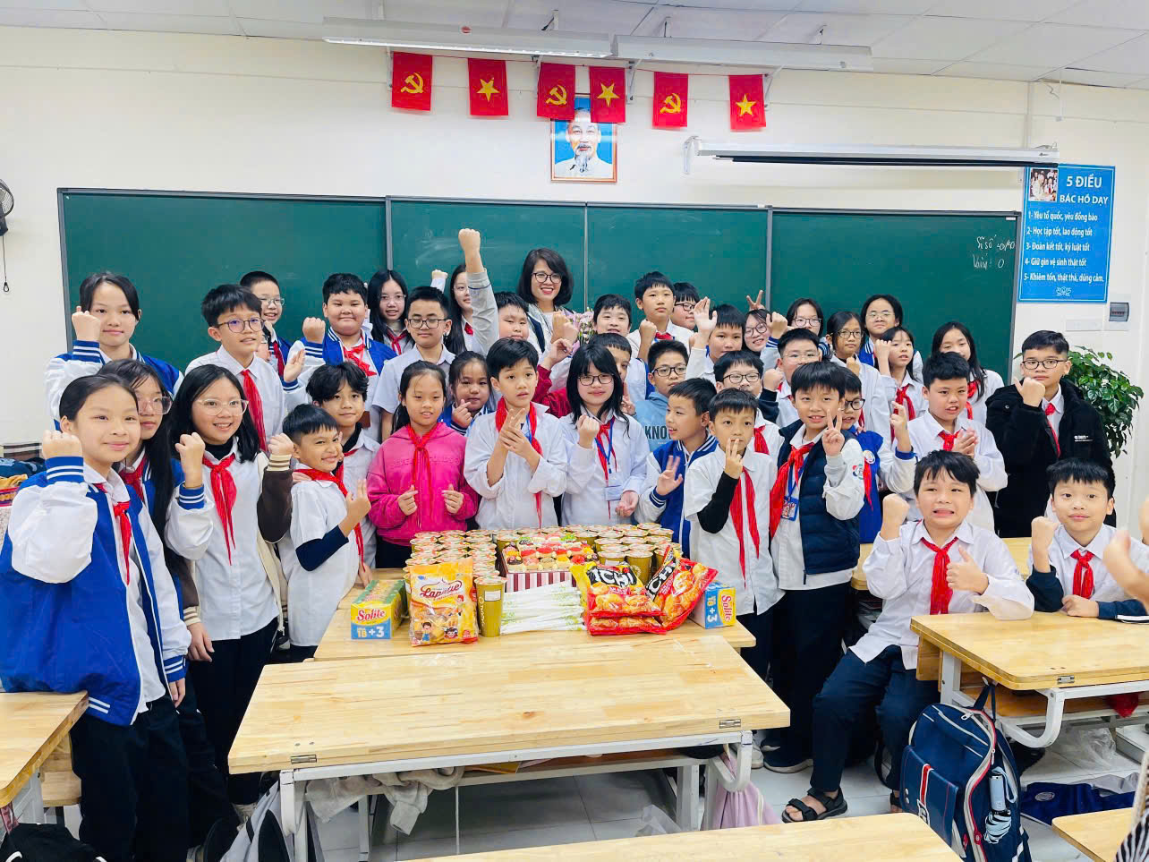 C:\Users\Nguyễn Thu Hòa\Downloads\z7245901514723_661de097f263da1babdeec0da4c3b675.jpg